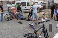  بالصور: إصابة أب وابنه في انزلاق دراجته النارية في شارع هميجدالور بميناء يافا